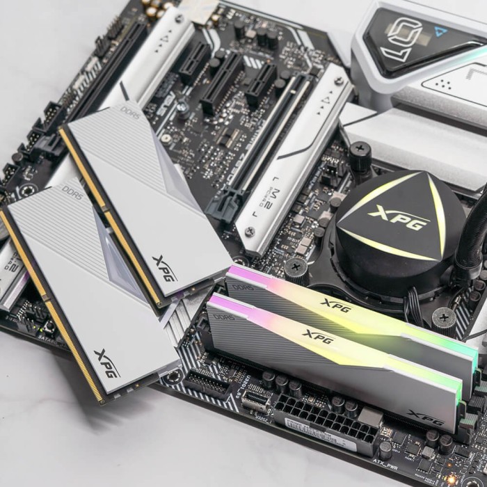 ADATA XPG LANCER RGB White Edition DIMM Kit 32GB, DDR5-6000, CL40-40-40, on-die ECC (AX5U6000C4016G-DCLARWH)