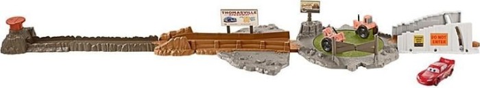 Mattel Cars Smokey's Tractor Challenge Playset (FLK03)