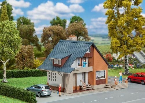Faller Dwelling house with balcony (131504)