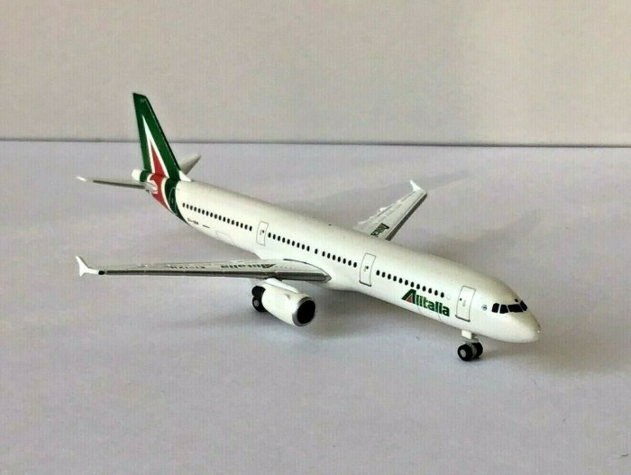 Herpa Alitalia Airbus A321 Piazza della Signoria Gubbio (533959)