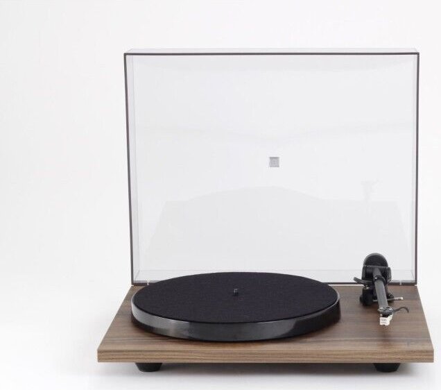 Rega Planar 1 Plus walnut