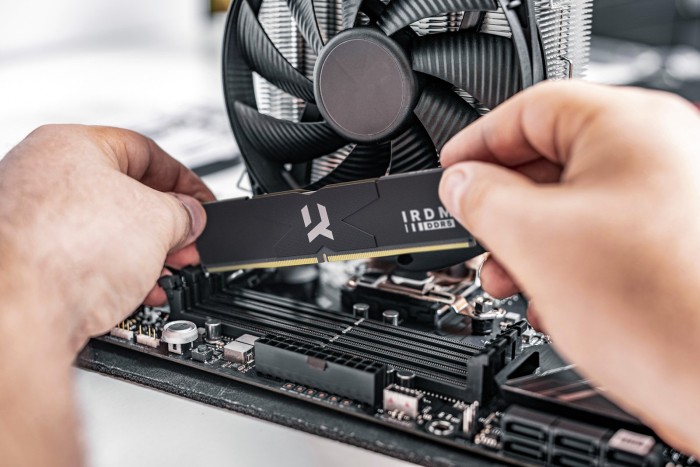goodram IRDM BLACK SILVER DIMM Kit 32GB, DDR5-6400, CL32-38-38-78, on-die ECC (IR-6400D564L32S/32GDC)