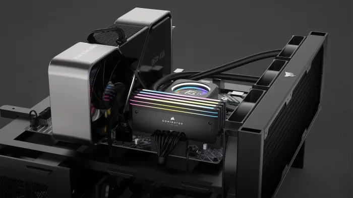 Corsair Dominator Titanium RGB schwarz DIMM Kit 32GB, DDR5-6000, CL30-36-36-76, on-die ECC (CMP32GX5M2B6000C30)