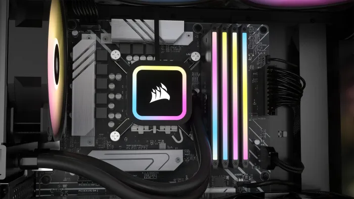 Corsair Dominator Titanium RGB schwarz DIMM Kit 32GB, DDR5-6000, CL30-36-36-76, on-die ECC (CMP32GX5M2B6000C30)