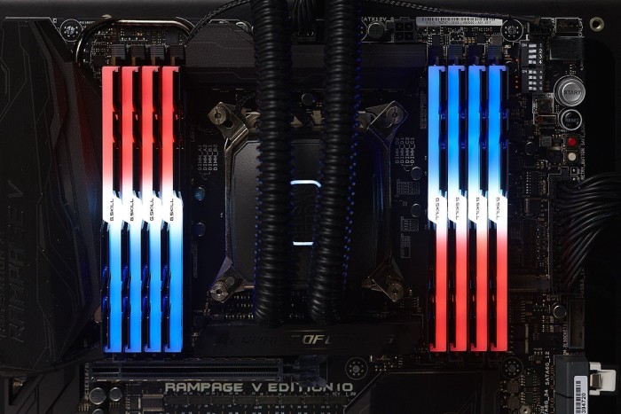 G.Skill Trident Z RGB DIMM Kit 32GB, DDR4-4600, CL20-30-30-50 (F4-4600C20D-32GTZR)