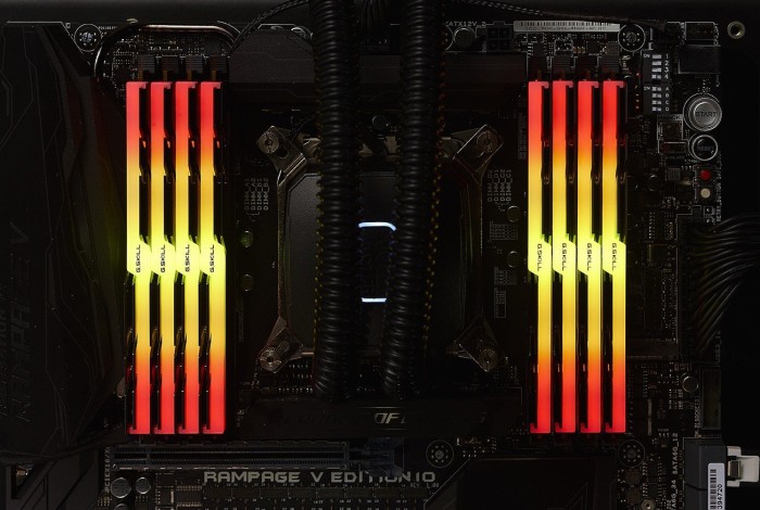 G.Skill Trident Z RGB DIMM Kit 32GB, DDR4-4600, CL20-30-30-50 (F4-4600C20D-32GTZR)