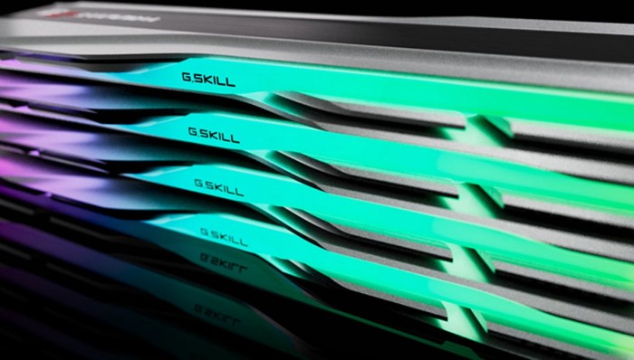 G.Skill Trident Z5 RGB silber DIMM Kit 32GB, DDR5-7200, CL34-45-45-115, on-die ECC (F5-7200J3445G16GX2-TZ5RS)